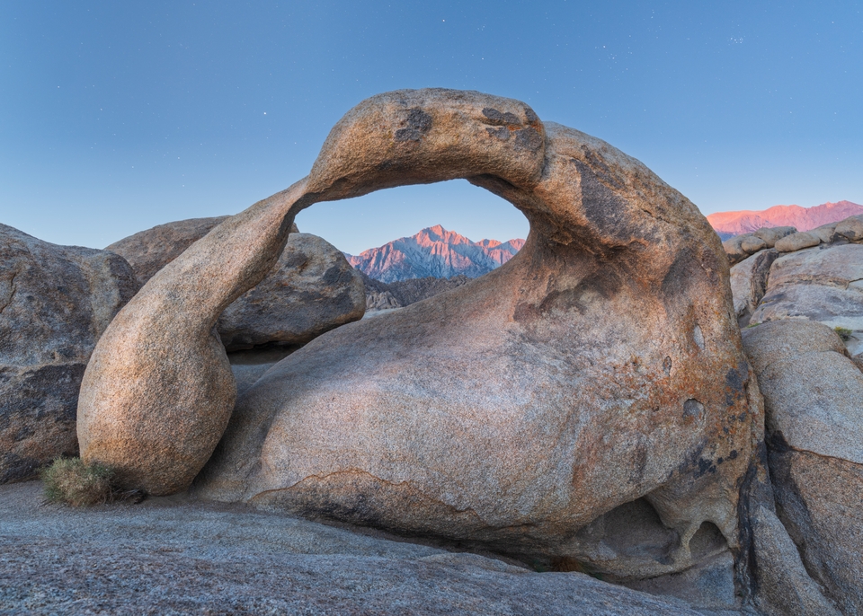 Arch over Lone Pine mountain during a sunrise